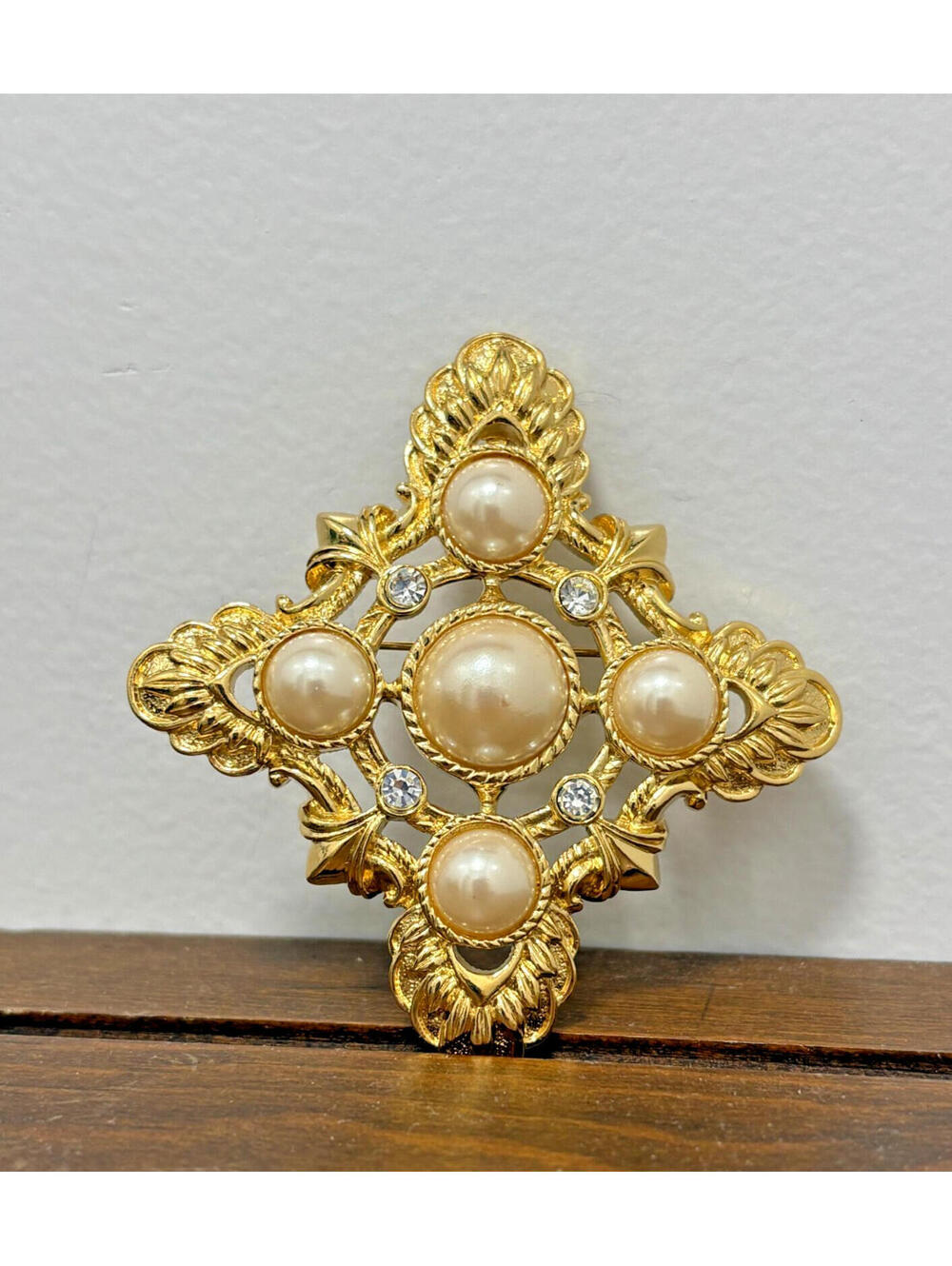 Vintage KJL For Avon Kenneth J Lane Faux Pearl Renaissance Brooch Pendant Gold